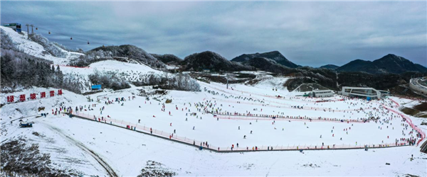 氣溫降了旅遊熱了 湖北雪場集中“開板”