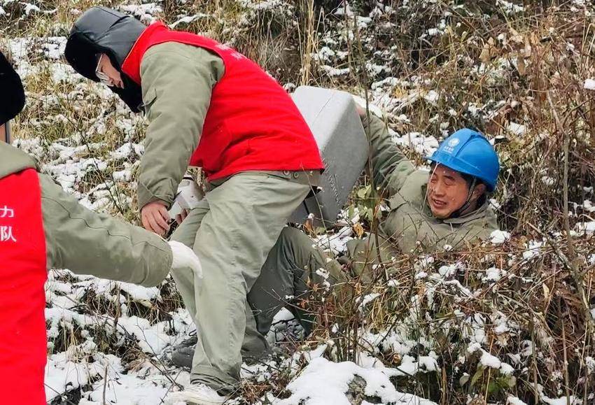 宜昌興山：風雪無阻戰寒潮 全力以赴保供電