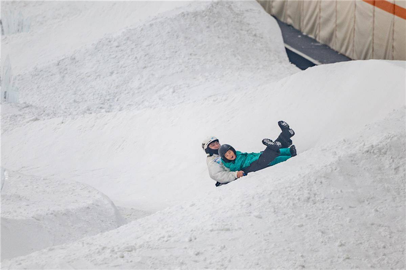 武漢大眾冰雪季持續火熱