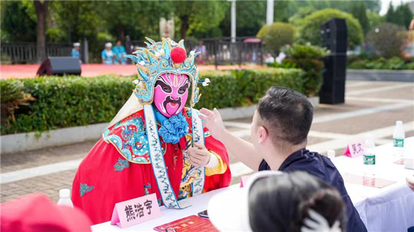 武漢市龍泉街道舉行慶祝新中國成立75週年文藝匯演活動