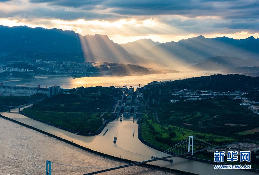 三峽夕照美如畫