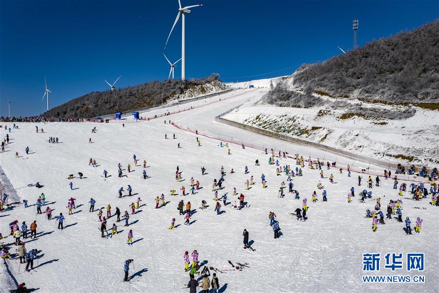 湖北五峰：高山雪場風景如畫