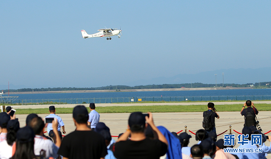 “領雁”AG50輕型運動飛機在湖北荊門成功首飛