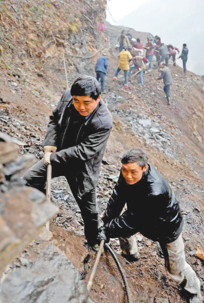 深山鑿出脫貧路——記湖北建始縣店子坪村支書王光國