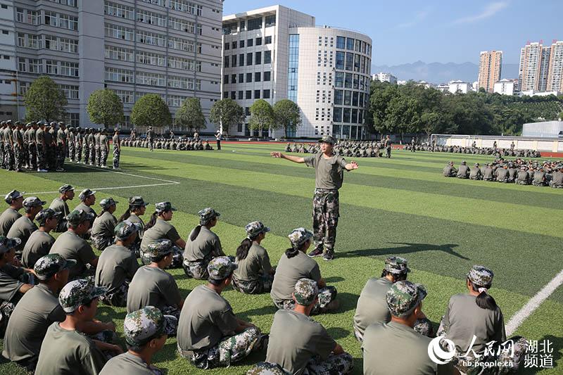 湖北秭歸：800余名新生接受軍訓