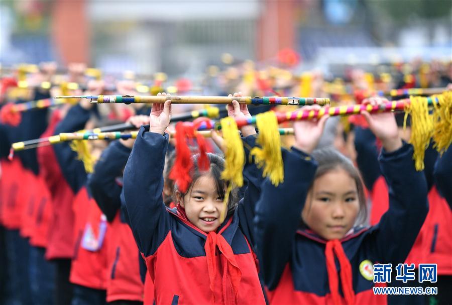 湖北恩施：“非遺”課間操 校園新風采