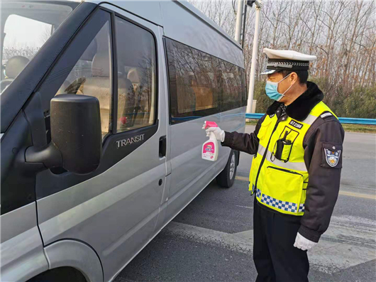 【湖北】鐘祥交警：三大“神器”守牢前沿陣地阻擊疫情