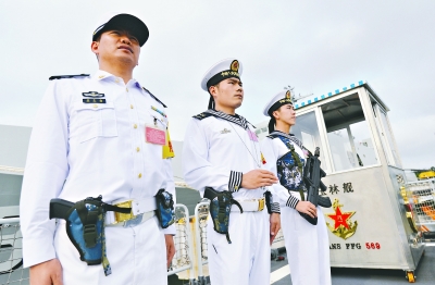 “兵兵”登上武漢艦 官兵力挺軍運會