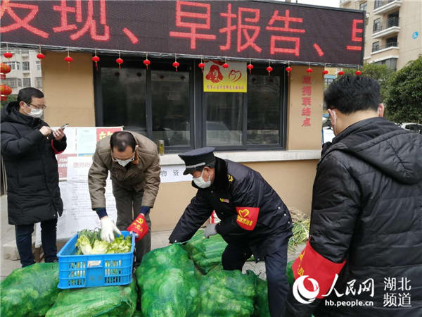 湖北黃岡施行“最嚴封閉令” “四類人員”居住過的單元樓封閉管理