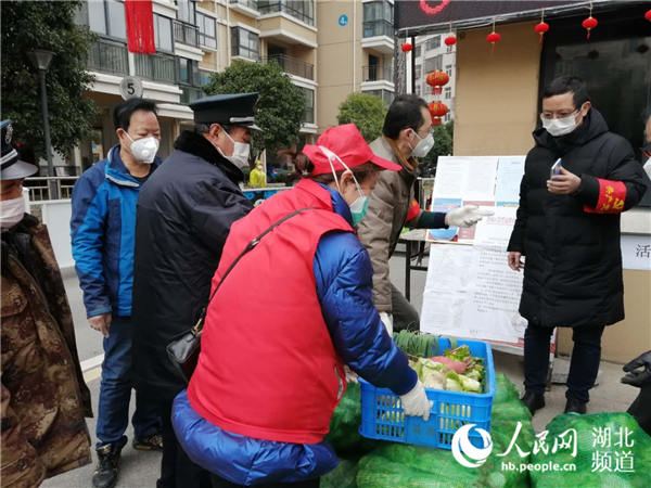 湖北黃岡施行“最嚴封閉令” “四類人員”居住過的單元樓封閉管理