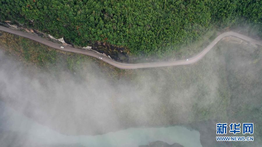 湖北鶴峰：雲中公路