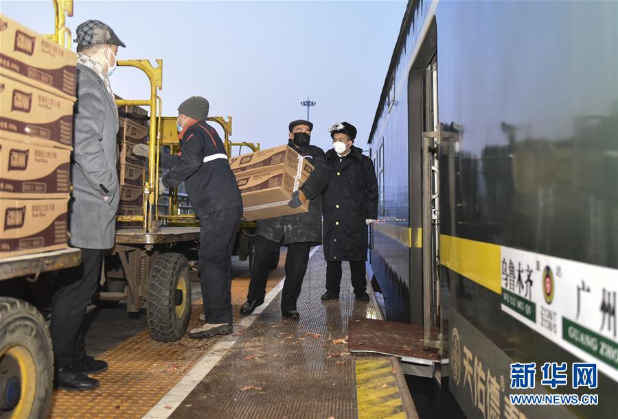 方向：武漢！——水陸空“大通道”馳援武漢記