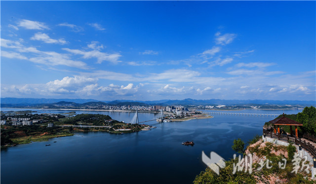 冬日鄖陽 天高雲淡景色美