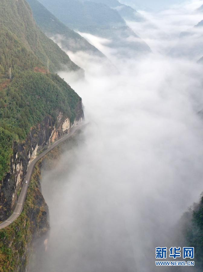 湖北鶴峰：雲中公路