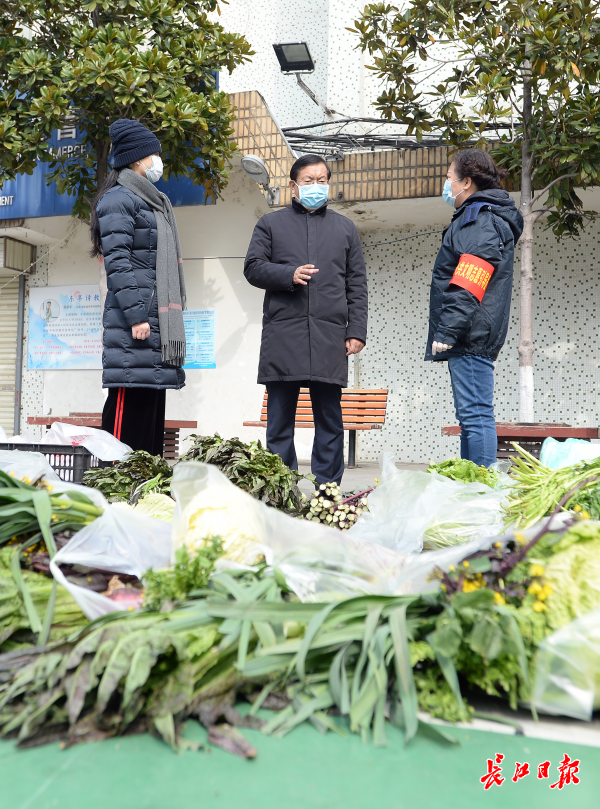 湖北省委常委、武漢市委書記王忠林：生活必需品快捷送社區 不讓居民餓著肚子搞防控