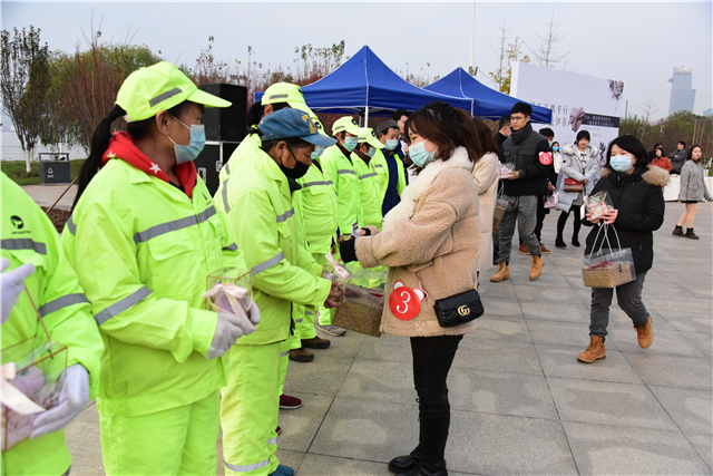 湖北歐美同學會組織青年海歸開展保護長江公益活動