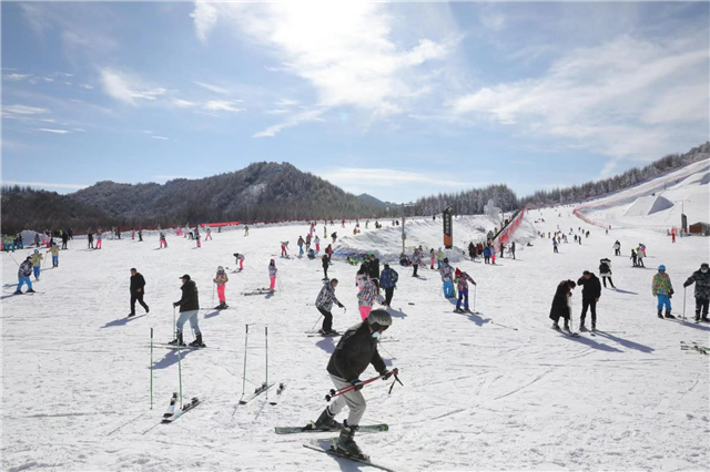 第十五屆神農架冰雪節在神農架國際滑雪場開幕