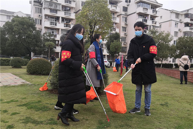 武漢商學院黨員教師下沉社區出實招出新招