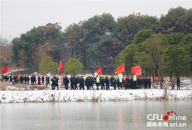 【湖北】【CRI原創】武漢公安開展迎新升國旗長跑活動