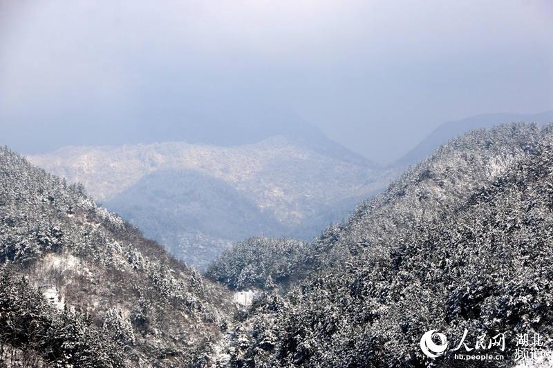 湖北竹山：林海雪原山水美如畫