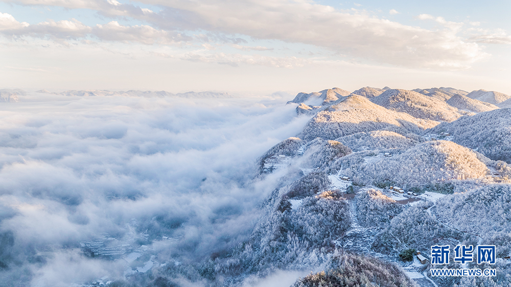 湖北建始：仙藻雲山雪岩頂