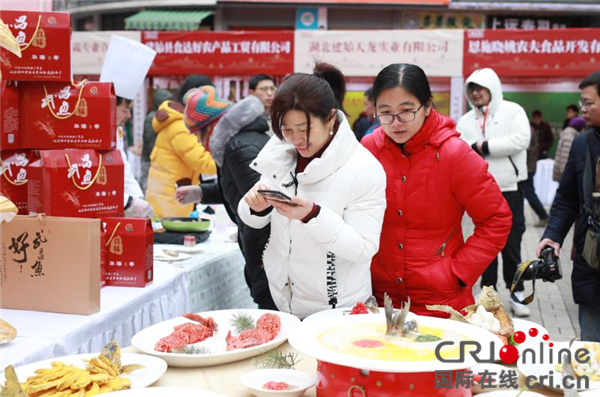 【湖北】【供稿】華中農業大學在漢舉辦特色農産品暨“陸個壹”品牌扶貧展銷會