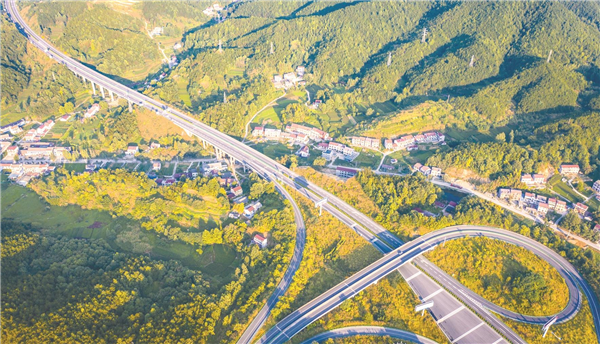 湖北高速公路通車里程位居全國前列