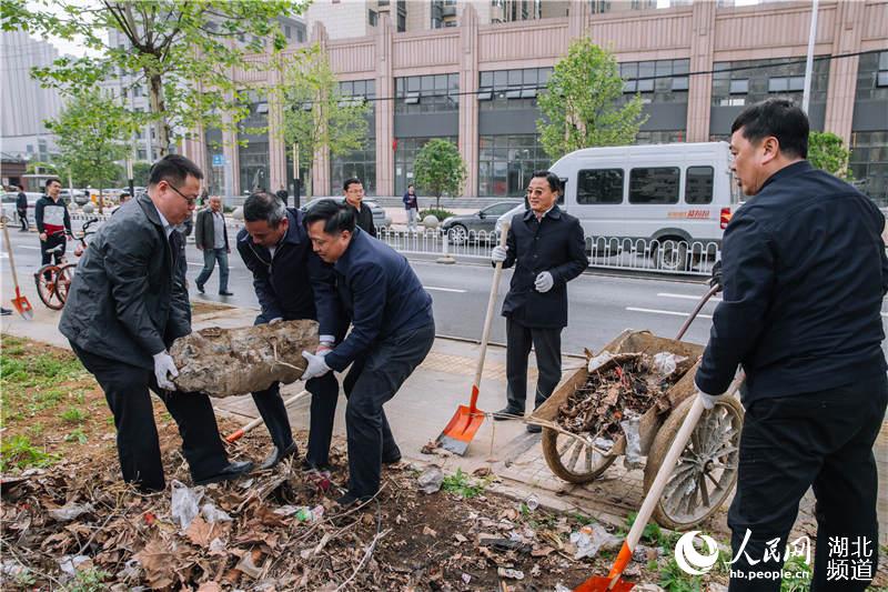 湖北省啟動“一把掃帚掃到底 乾乾淨淨迎國慶”活動