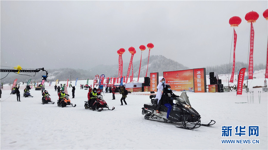 新華網近百萬網友“雲”上圍觀冰雪健兒神農架競速