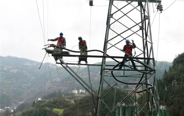 【湖北】國網巴東縣供電公司助力搶修高鐵專線電路故障