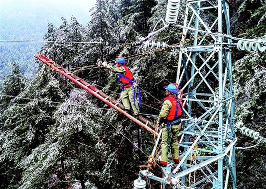 湖北黃岡：連續奮戰 搶通供電