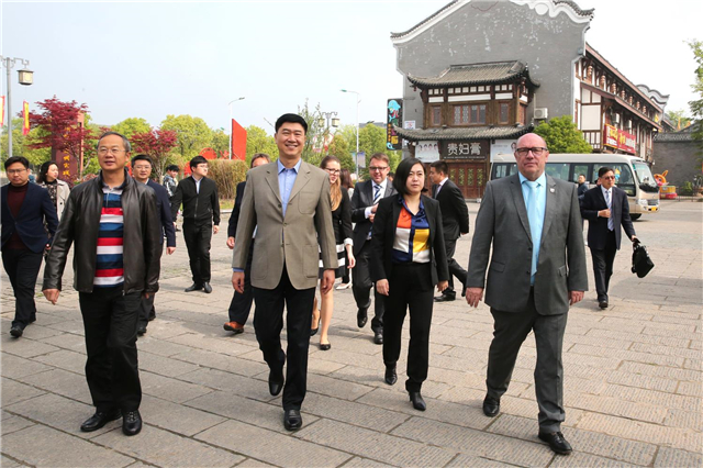 【湖北】【客戶稿件】德國克林貝格市代表團到稻花香集團參觀考察