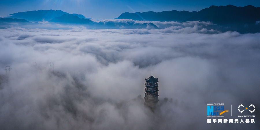 無人機航拍：春雨潤長江 雲霧漫三峽