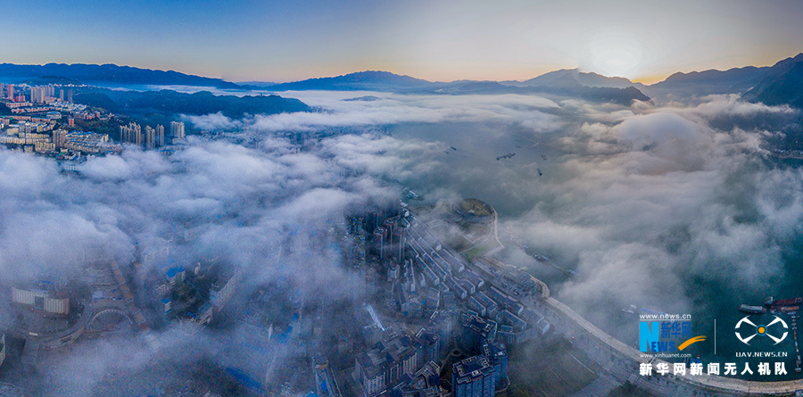 無人機航拍：春雨潤長江 雲霧漫三峽