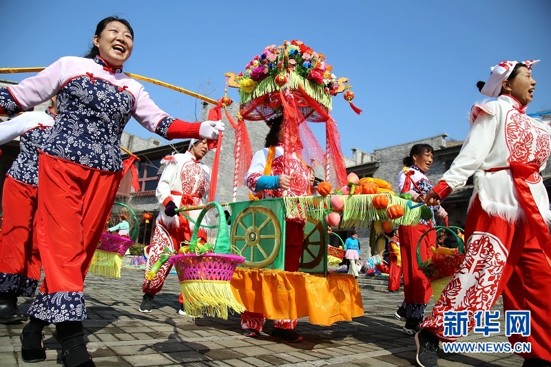 （新春走基層）“雲端”展演迎新年