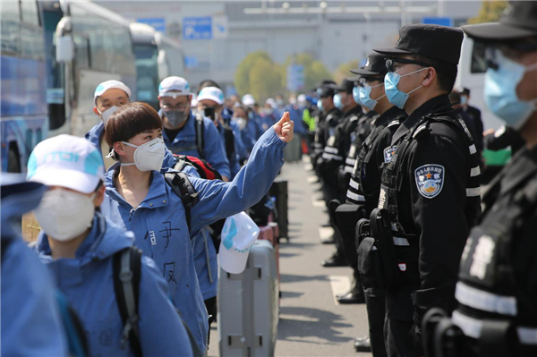 【湖北】武漢警方以最高禮遇送別援漢醫療隊