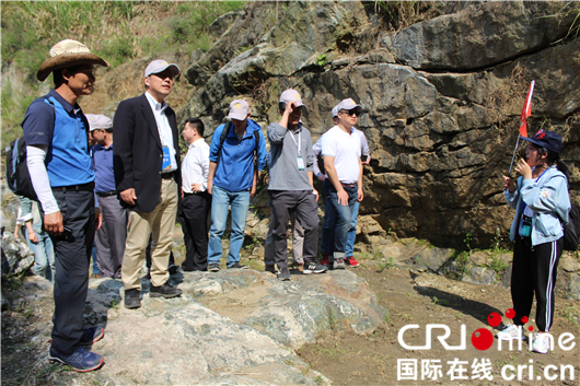 【湖北】【CRI原創】黃岡大別山世界地質公園國際專家組實地考察龜峰山園區