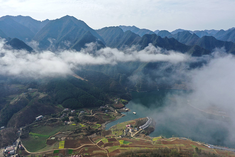 湖北保康：雲霧繚繞美如畫