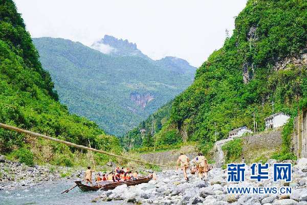 俯瞰“翡翠水道”湖北巴東神農溪