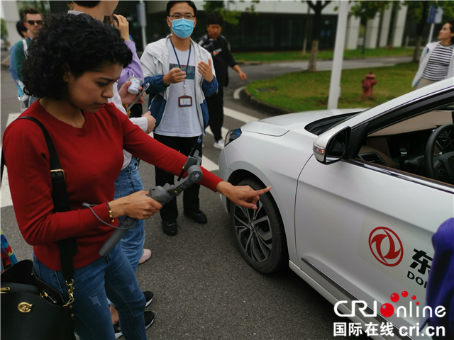 外國網紅走進車谷開啟探索車谷科技體驗之旅_fororder_圖片1