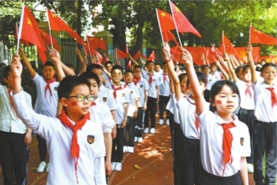 武漢市育才第二小學近五百名少年齊誦《少年中國説》