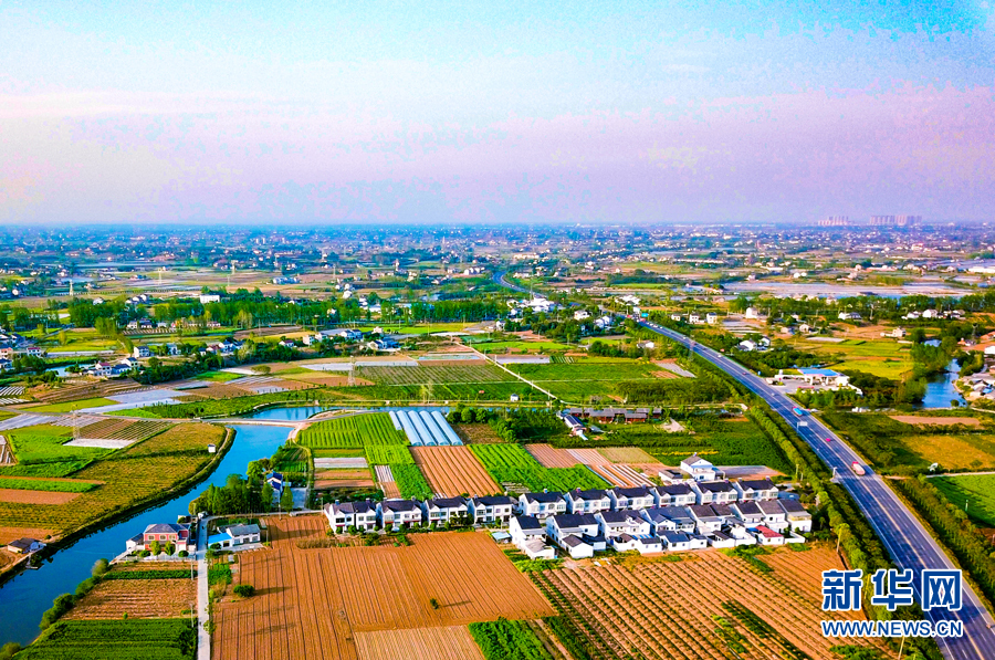 開著汽車看鄉村丨村村有公路 一路一風景