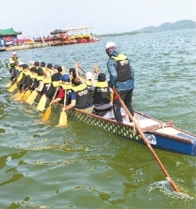 外國人湊熱鬧組隊賽龍舟 18支隊伍6月6日一決高下