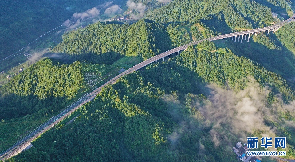 “玉帶”繞青山 助力振興夢