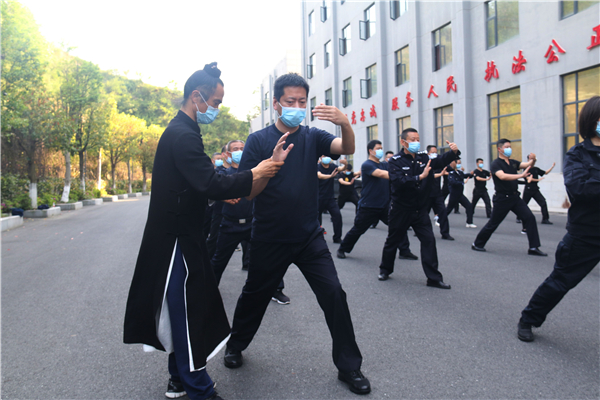 【OK】【湖北】武當山：警營掀起太極風