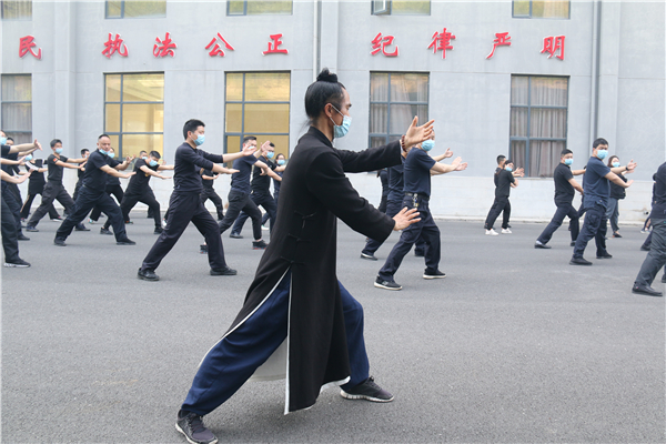 【OK】【湖北】武當山：警營掀起太極風