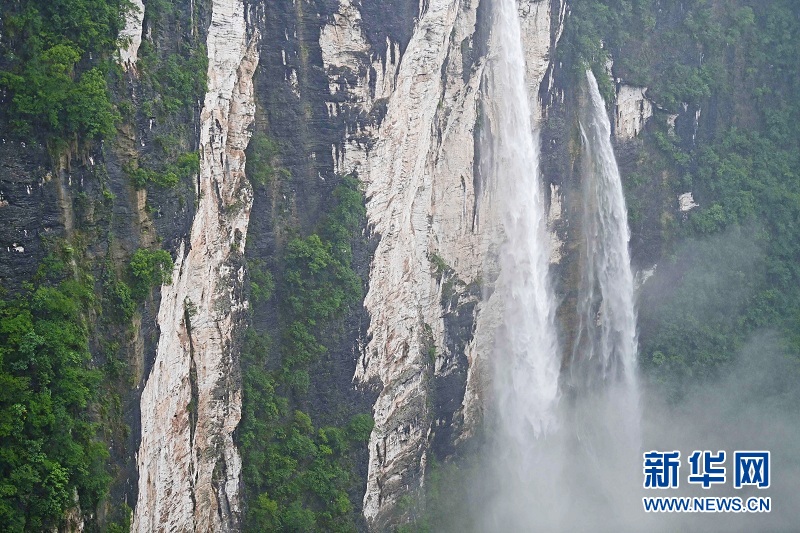 湖北鶴峰：雨後雕崖現壯觀瀑布_fororder_10