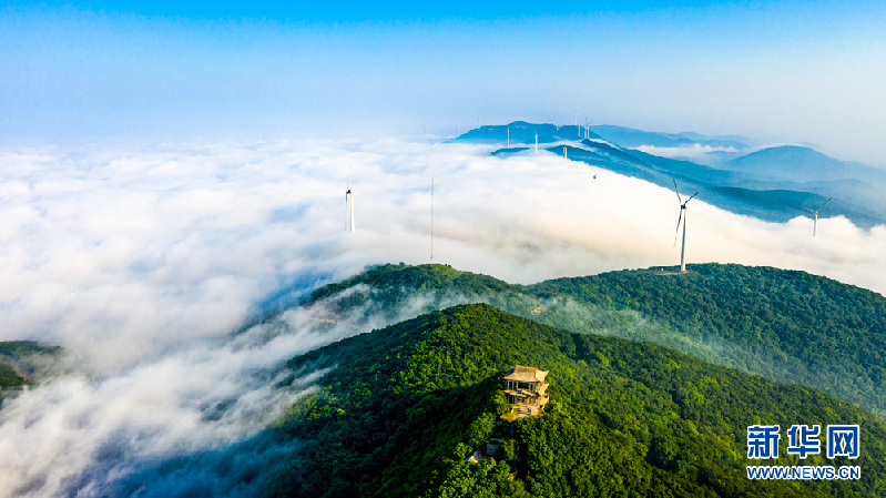 航拍聖境山：雲海奇觀氣勢磅薄