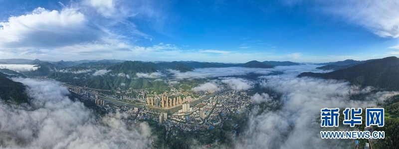 襄陽保康：晨霧縹緲染初秋 白雲深處是家鄉