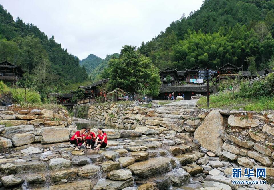 湖北宣恩：深山古寨引客來